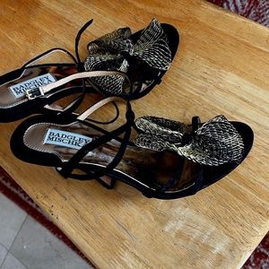 Badgley Mischa Sz 8.5 Black and Gold Sandals